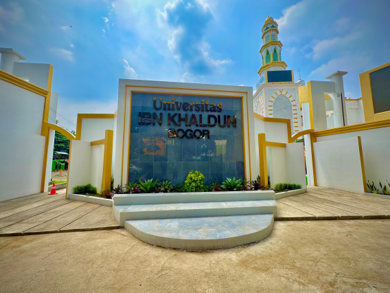 Kampus UIKA Bogor dari depan Gerbang